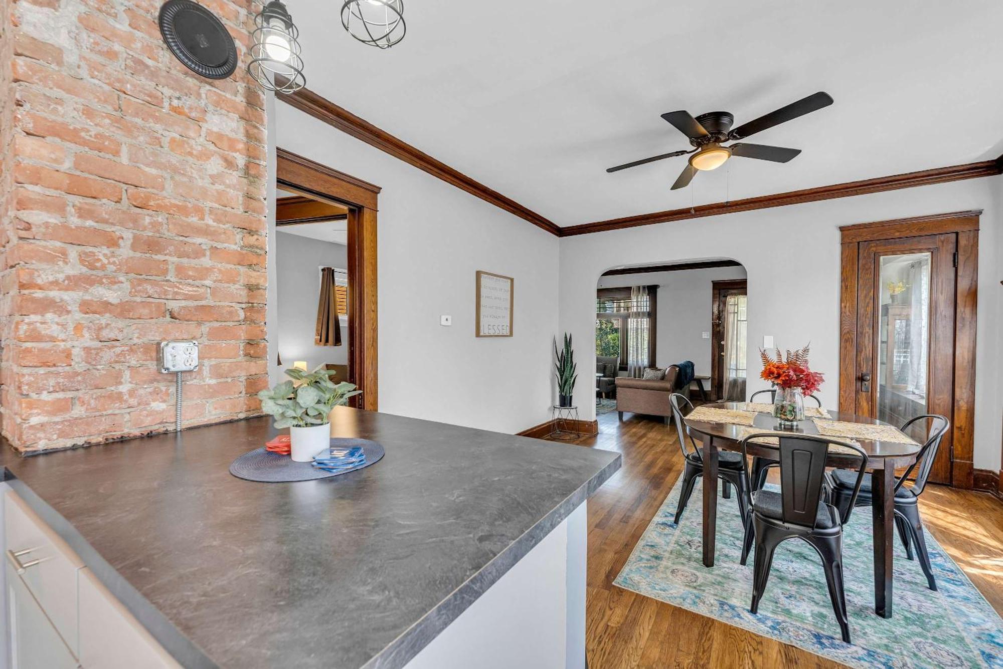 Beautifully Remodeled Duplex Apt In West Blvd Cleveland Zewnętrze zdjęcie